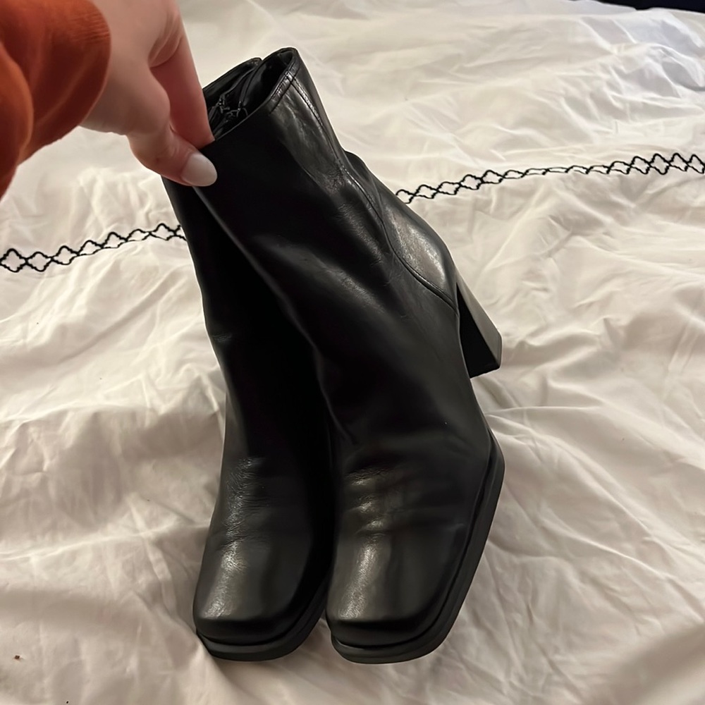 Vintage 90’s Leather Nine West Ankle Boots